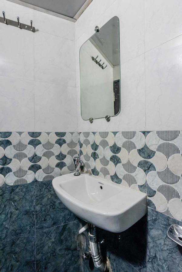 Awesome Dormitory - Men Only Мумбай Екстериор снимка