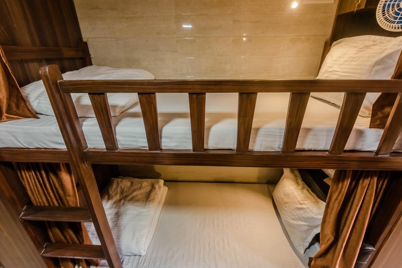 Awesome Dormitory - Men Only Мумбай Екстериор снимка
