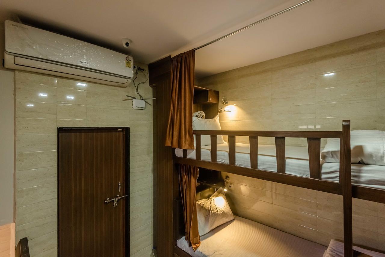 Awesome Dormitory - Men Only Мумбай Екстериор снимка
