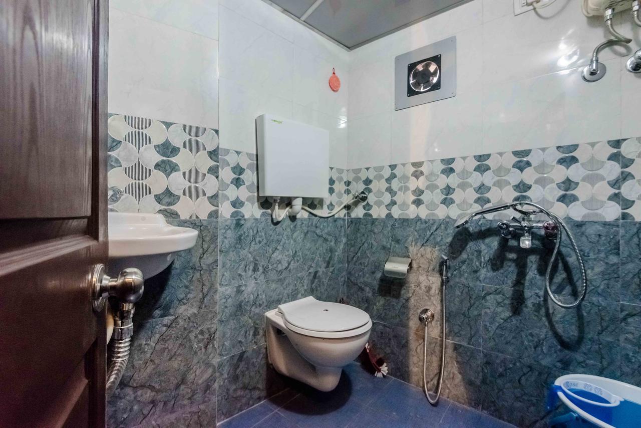 Awesome Dormitory - Men Only Мумбай Екстериор снимка