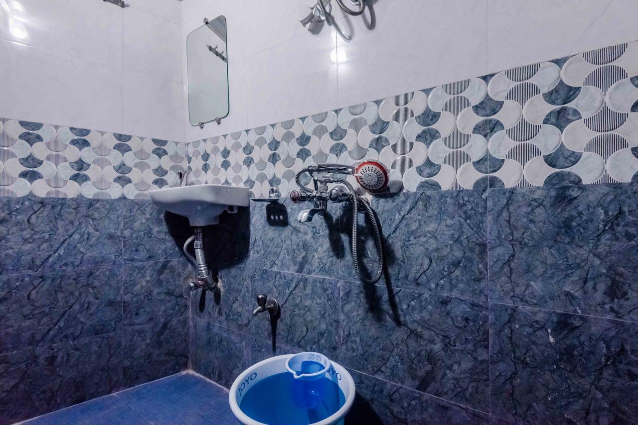 Awesome Dormitory - Men Only Мумбай Екстериор снимка