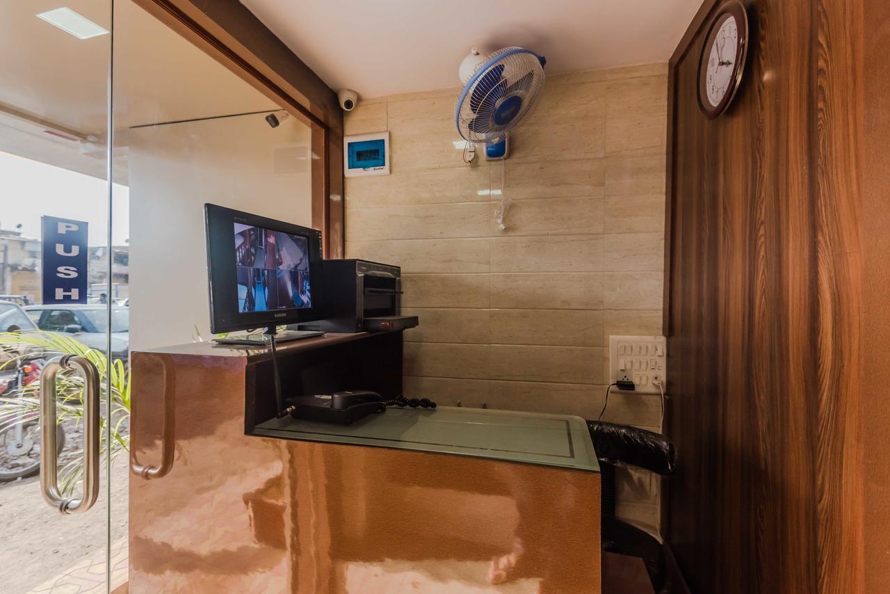 Awesome Dormitory - Men Only Мумбай Екстериор снимка