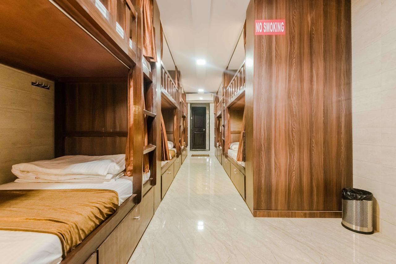 Awesome Dormitory - Men Only Мумбай Екстериор снимка