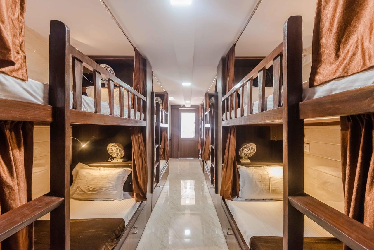 Awesome Dormitory - Men Only Мумбай Екстериор снимка