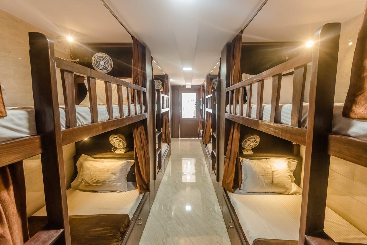 Awesome Dormitory - Men Only Мумбай Екстериор снимка