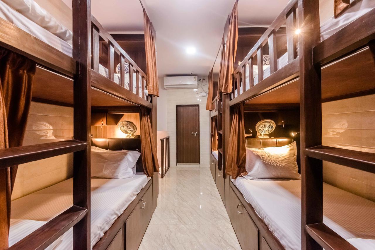 Awesome Dormitory - Men Only Мумбай Екстериор снимка
