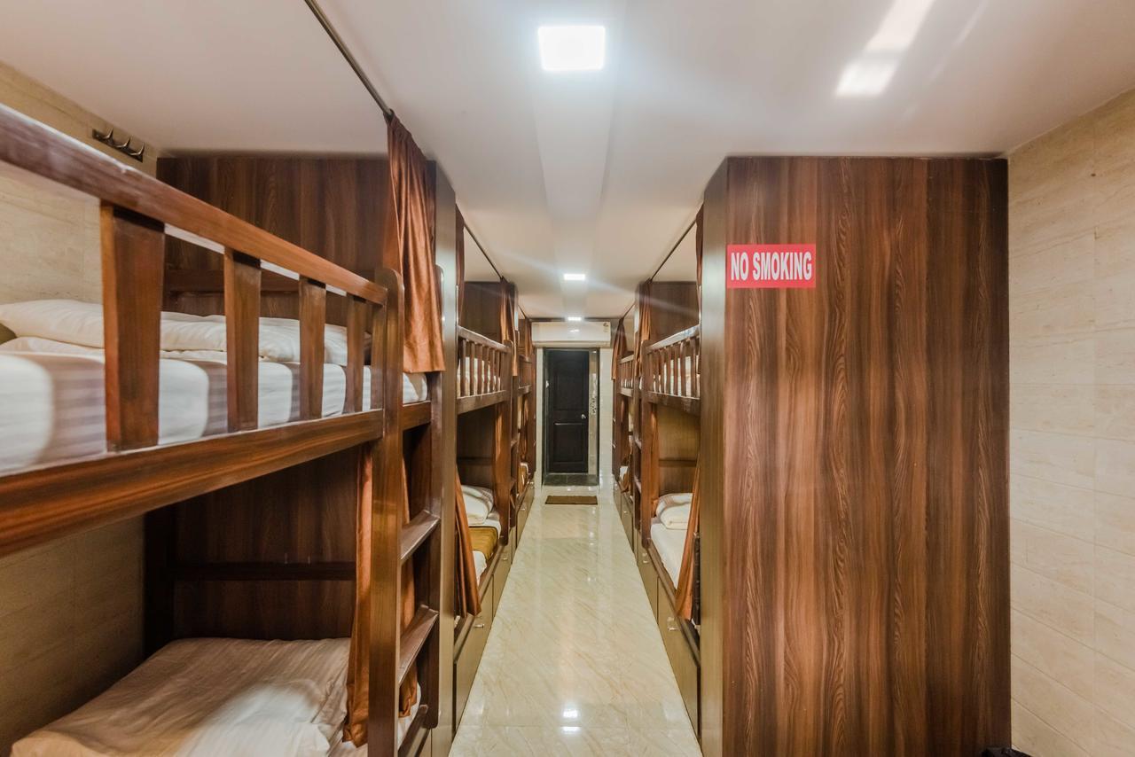 Awesome Dormitory - Men Only Мумбай Екстериор снимка