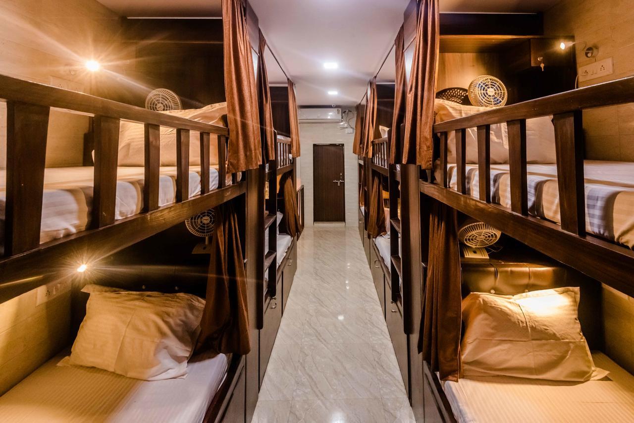 Awesome Dormitory - Men Only Мумбай Екстериор снимка