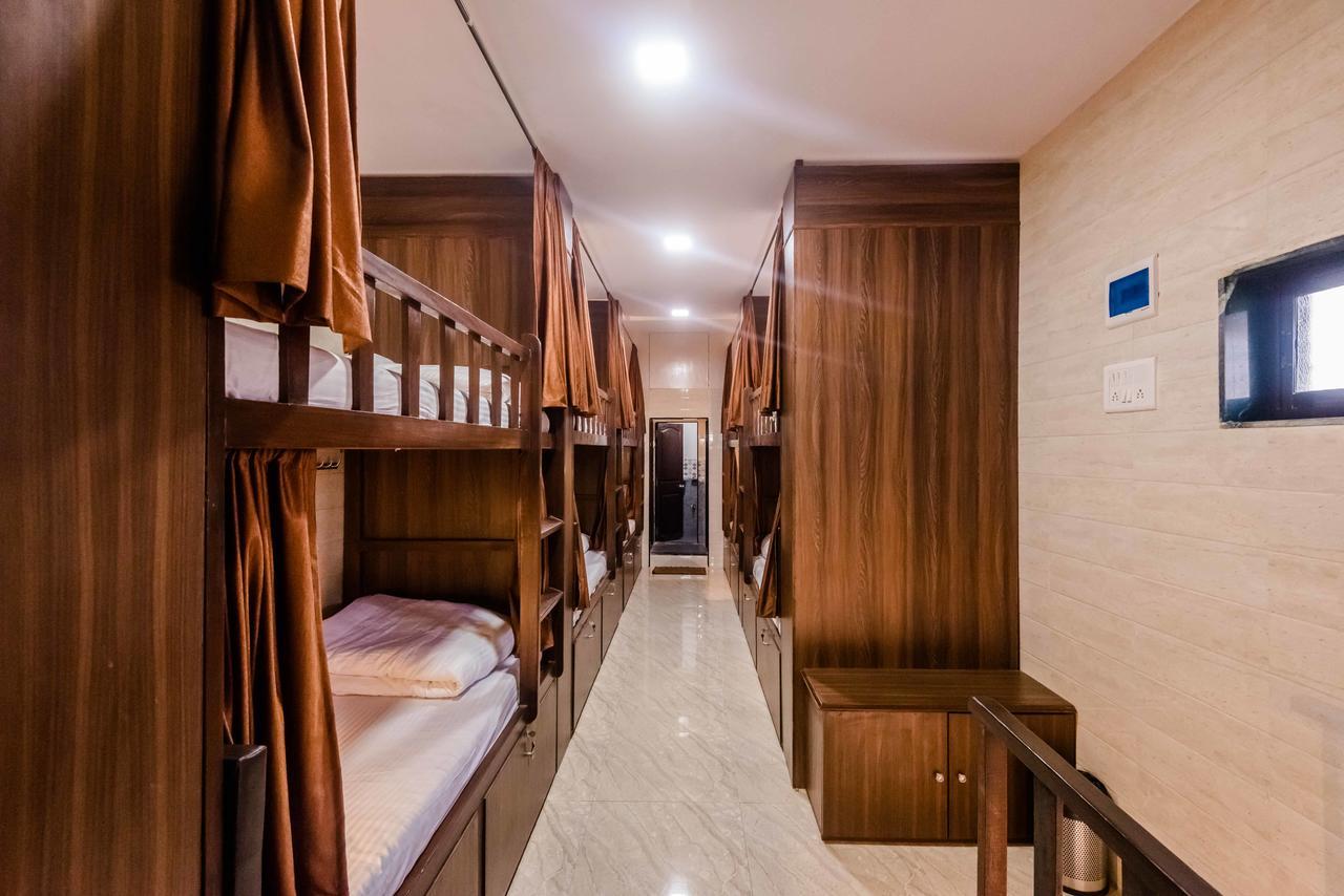 Awesome Dormitory - Men Only Мумбай Екстериор снимка